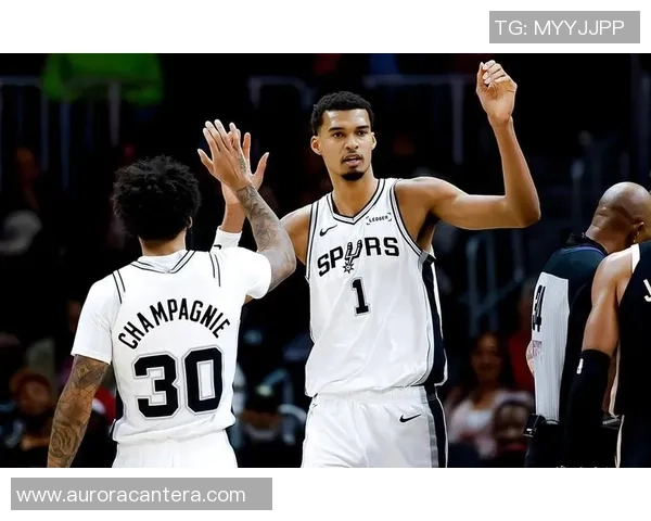 2016季后赛马刺与雷霆激战回顾：传奇对决与篮球智慧的碰撞